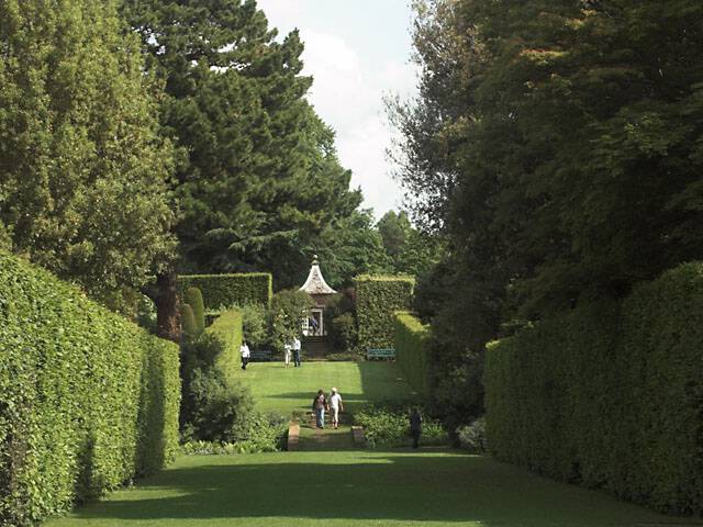 Hidcote Manor garden by Jerry Evans